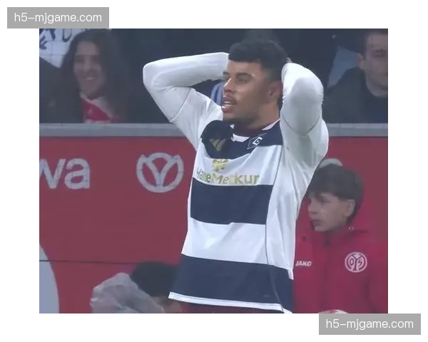 美因茨1-1与汉堡握手言和,阿米里连续七场德甲破门,维埃拉任意球扳平 美因茨1-1与汉堡握手言和,阿米里连续七场德甲破门,维埃拉任意球扳平